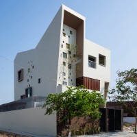 2H House by Truong An Architecture and 23°5 Studio