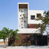 2H House by Truong An Architecture and 23°5 Studio