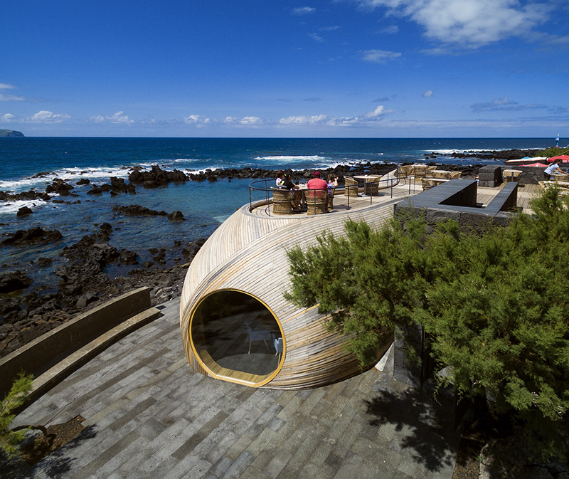 Cella Bar by FCC Arquitectura and interior designer Paulo Lobo