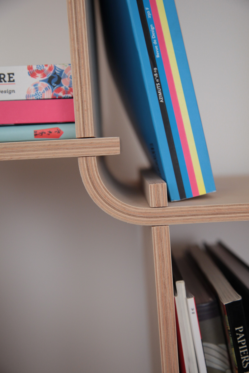 قفسه ی کتاب چوبی با اتصالات ساده