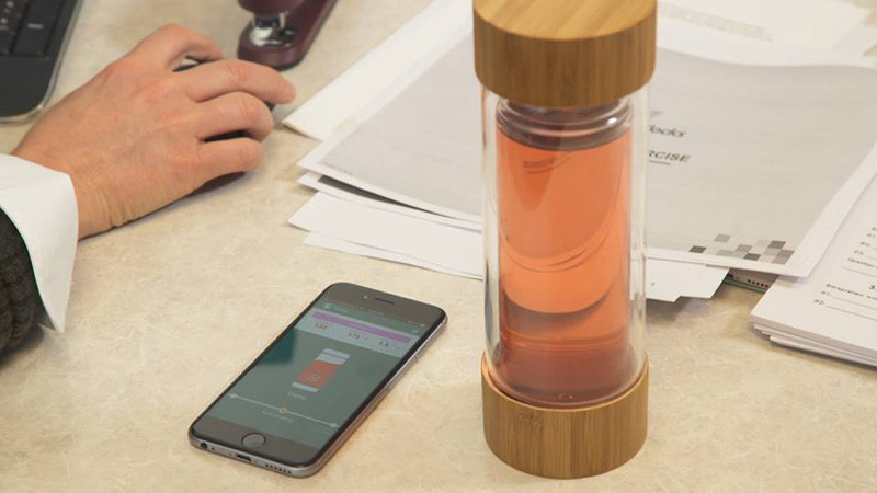 This New Smart Bottle Is Designed To Brew Tea Perfectly Every Time