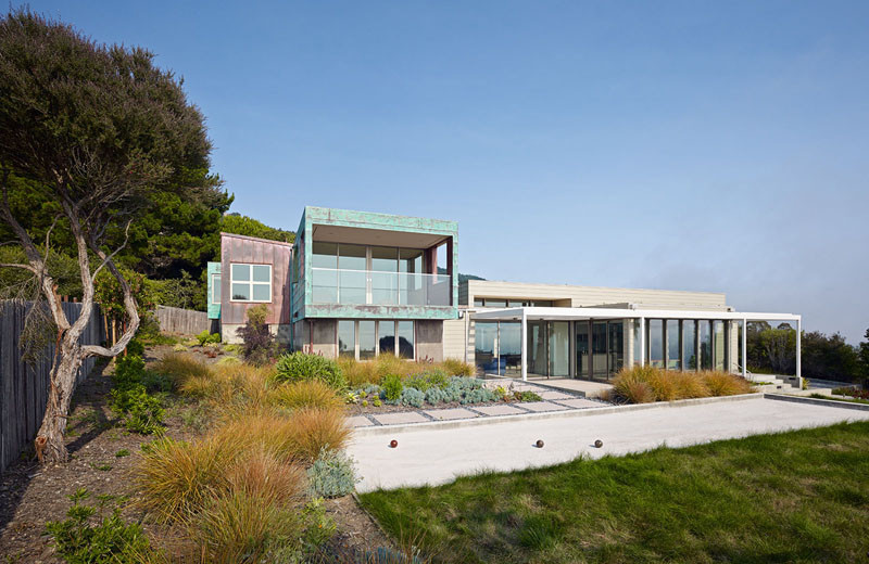 This house is at home in the coastal hills north of San Francisco