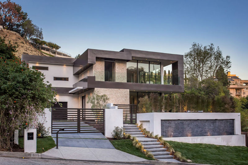 This new house is lighting up the Hollywood Hills in Los Angeles