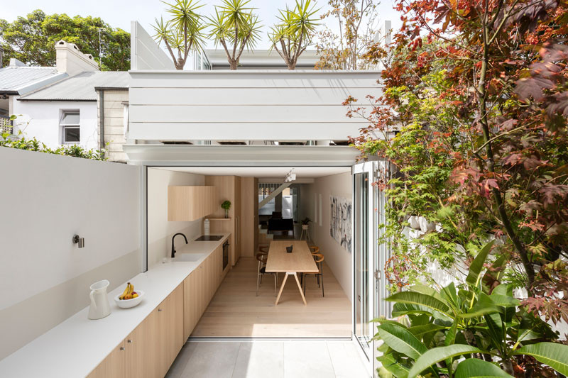Indoor / Outdoor Kitchen - The Surry Hills House by benn + penna
