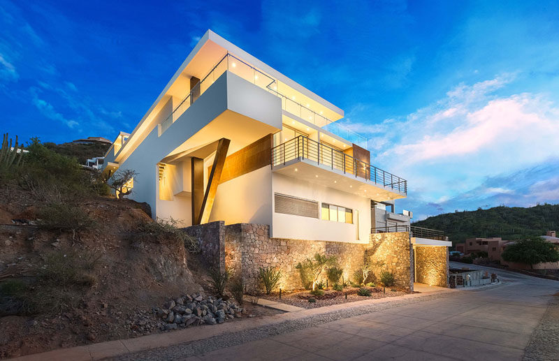 This multi-level home on a steep lot, is located in San Carlos Nuevo Guaymas, a beachfront subdivision, within the northern state of Sonora, Mexico.