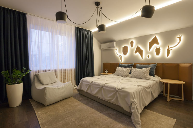 Decorate Empty Wall In Bedroom