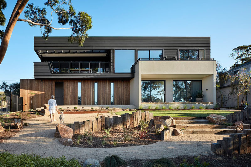 This contemporary house by Bryant Alsop Architects, was designed for a semi-retired couple and their dog, who wanted a private haven to entertain guests, and at the same time engages with the surrounding trees and bay views. 