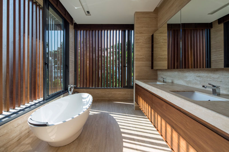 Adjustable vertical timber louvers along the windows shield the glazing and regulate how much sunlight reaches the bathroom, as well as ensuring privacy when required.