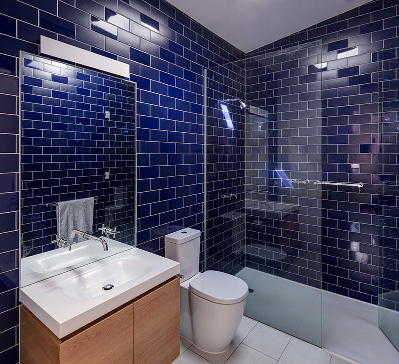 Bathroom Design Idea ? Mix and Match Glossy And Matte Tiles