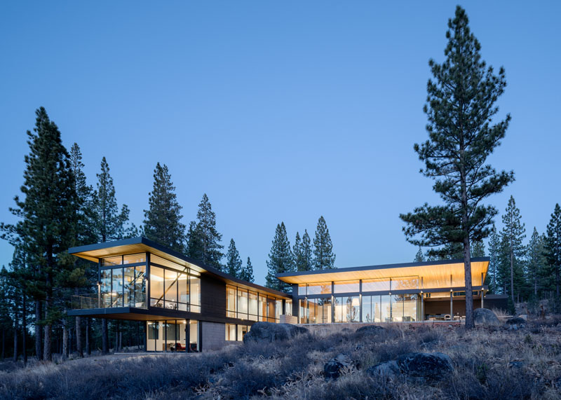 John Maniscalo Architecture has designed an L-shaped, modern house in California, that features large windows, stained cedar siding, zinc roofing, and concrete.