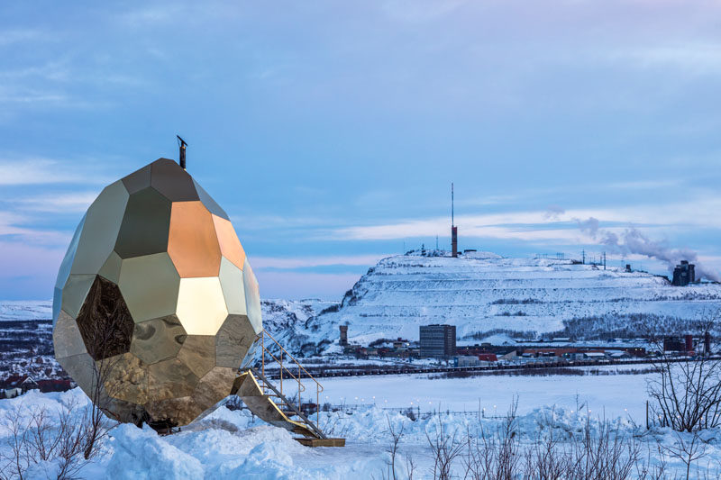Designers Bigert & Bergstrom have unveiled the SOLAR EGG, a public sauna art installation that's made from 69 pieces of gold plated steel that reflects the city and surrounding landscape.