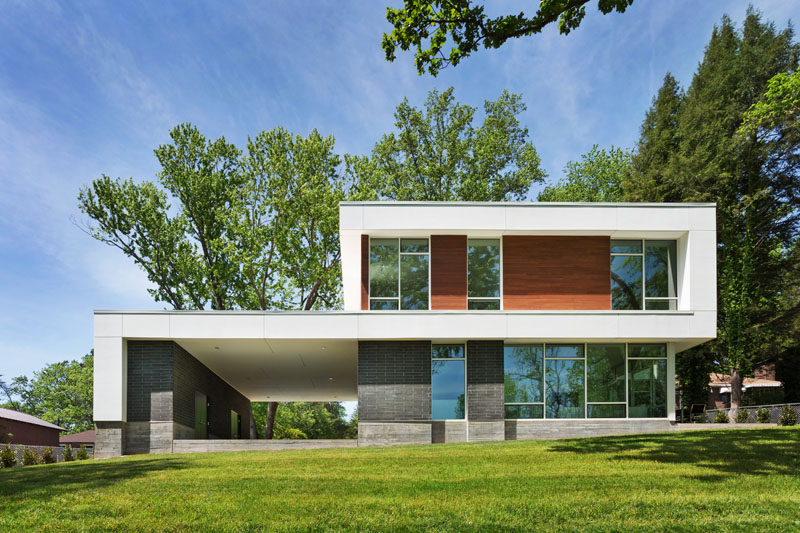 The Riverside House In Tennessee Has A Loft-Like Interior