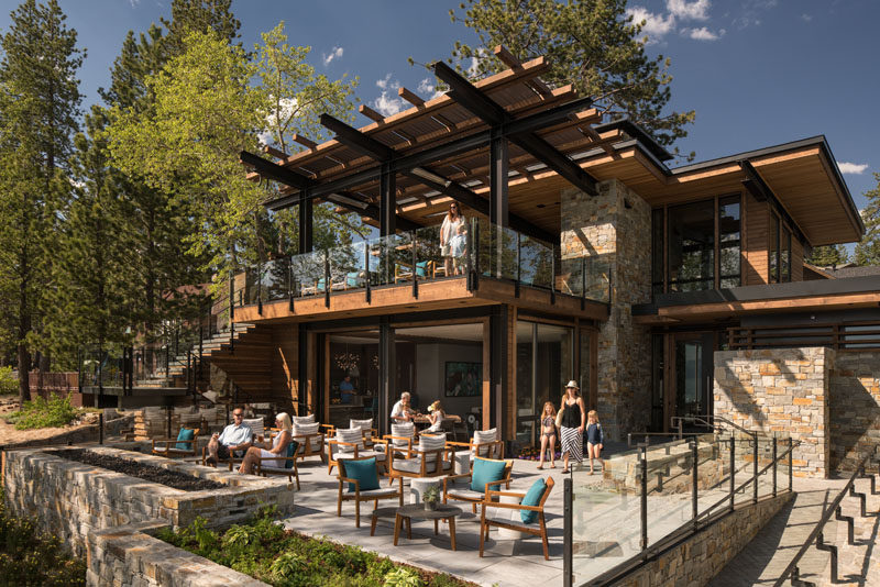 This modern club house on Lake Tahoe uses materials like ledgestone and cedar wood to evoke a warm and welcoming feeling, that when combined with steel and glass, they come together to create a contemporary appearance.
