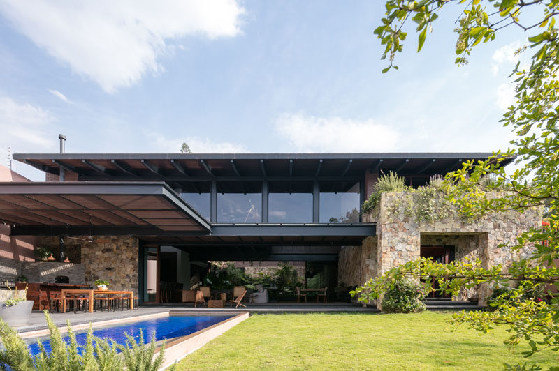 Andrés Escobar of AE Arquitectos has recently completed Casa OM1, a modern house in Guadalajara, Mexico, that's been designed so that it can interact with nature.