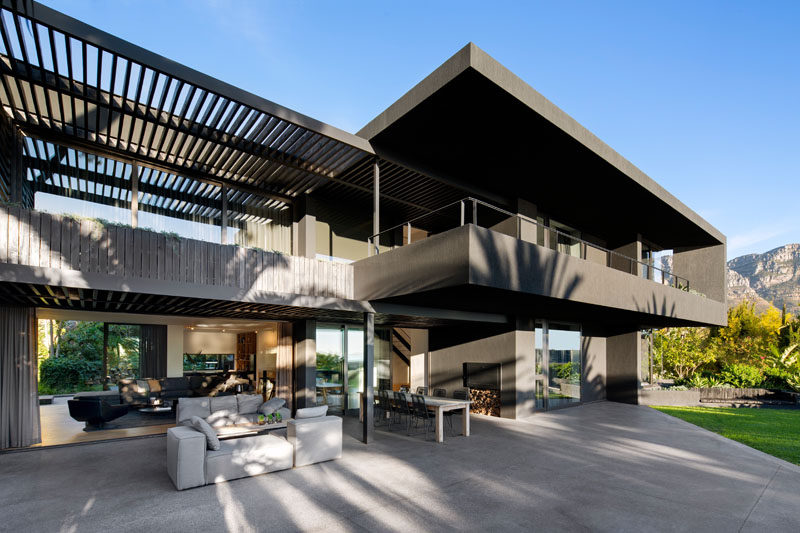 Greg Wright Architects have recently completed the renovation of this modern house in Cape Town, South Africa. #ModernHouse #HouseDesign #Architecture