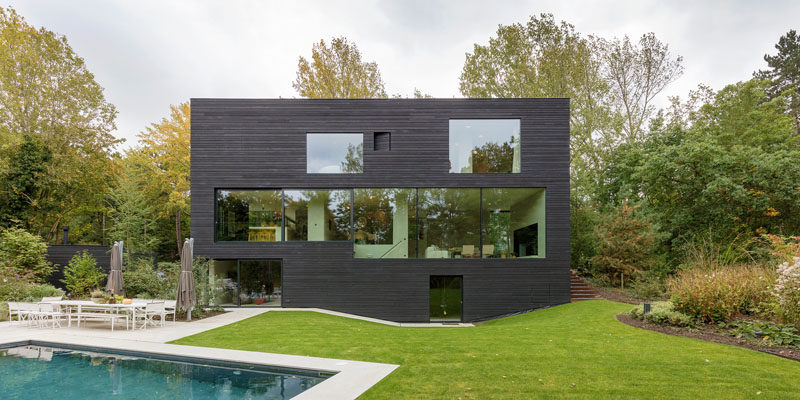 RAU architects have recently completed Villa S, a house in The Hague (Netherlands), that's covered Shou Sugi Ban (blackened wood) to create a cohesive look for the house. #Architecture #ModernHouse #BlackHouse #ShouSugiBan