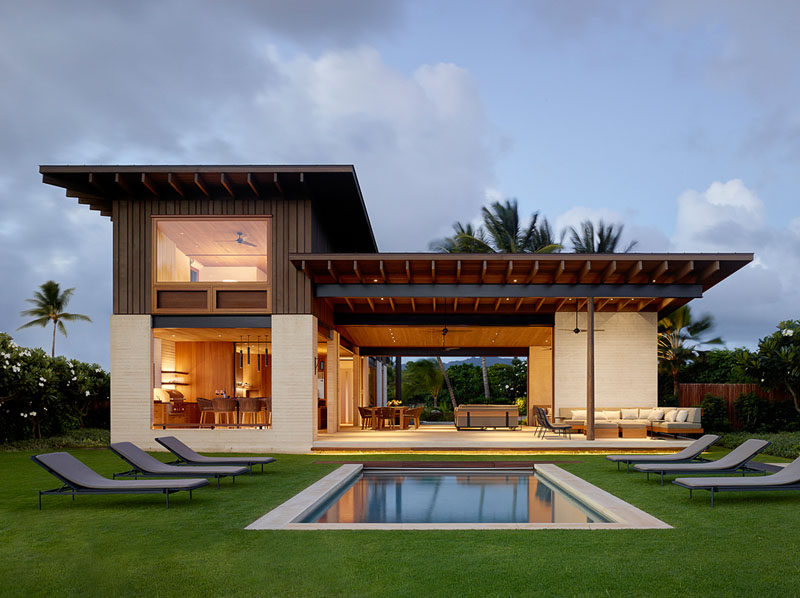Walker Warner Architects together with Stone Interiors, have completed Hale Nukumoi, a modern beach house in Kauai, Hawaii, that has an open and casual floor plan. #ModernBeachHouse #ModernArchitecture