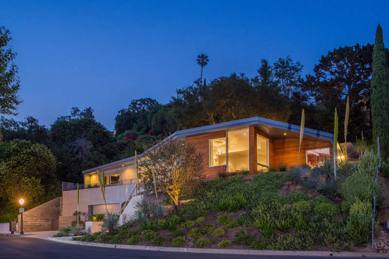 ANX (Aaron Neubert Architects, Inc.) have designed a new house that sits on a hill in the Bel-Air neighborhood of Los Angeles, California. #ContemporaryHouse #Architecture