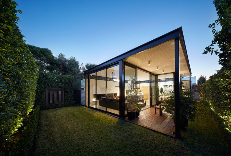 Finnis Architects with Damon Hills, have recently completed 'The Light Box', a modern extension that has been added to a heritage Californian Bungalow in Melbourne, Australia. #ModernArchitecture #ModernHouseExtension #Extension