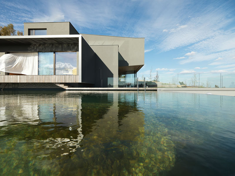 WILLL Architektur have designed a new modern house in Austria, that has a 93 mile panoramic view of the surrounding area and a natural swimming pool. #ModernArchitecture #ModernHouse #NaturalSwimmingPool