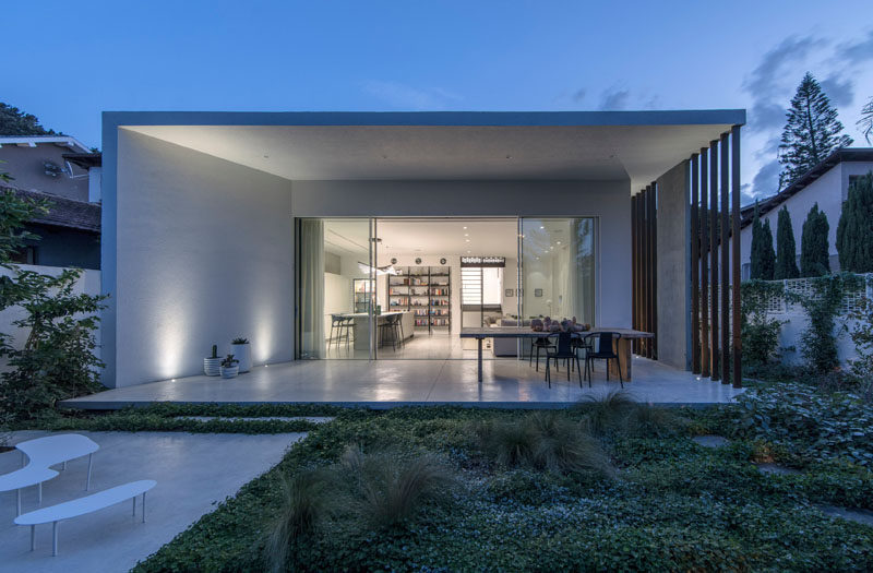 Architecture and design studio Tal Goldsmith Fish, have completed a new home in Ramat Hasharon, Israel. #ModernHouse #ModernArchitecture