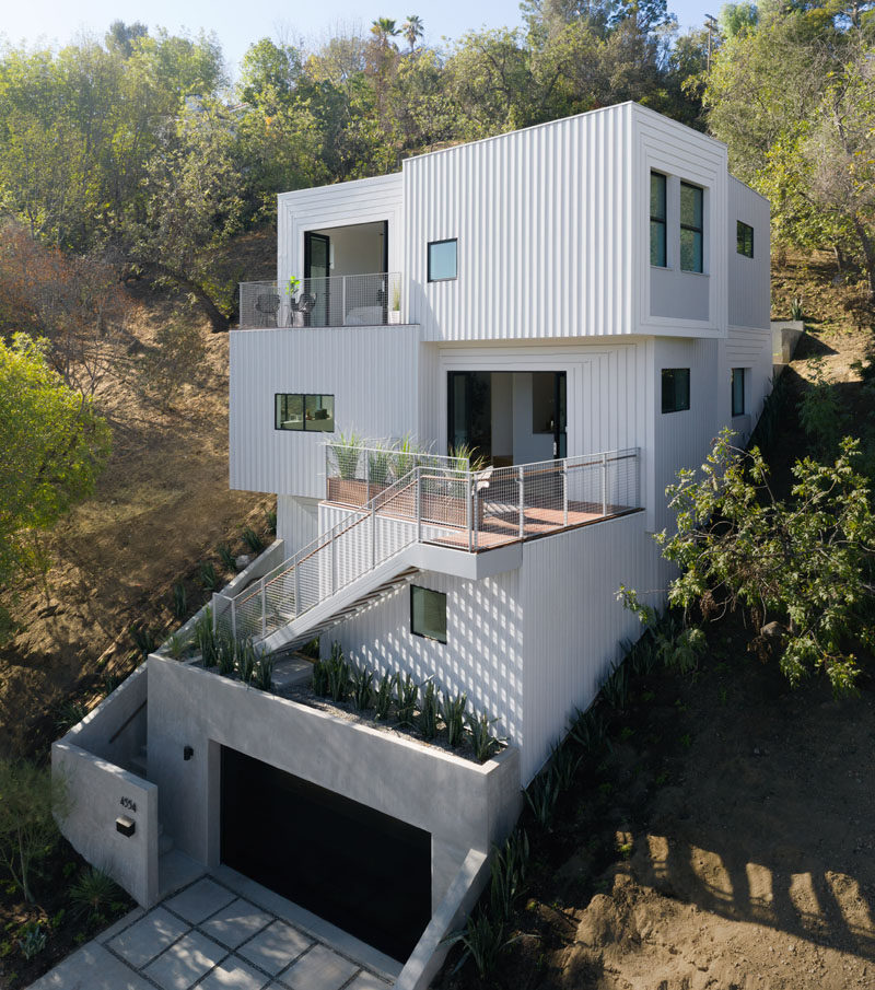 The Stack House Has Been Built Into A Los Angeles Hillside