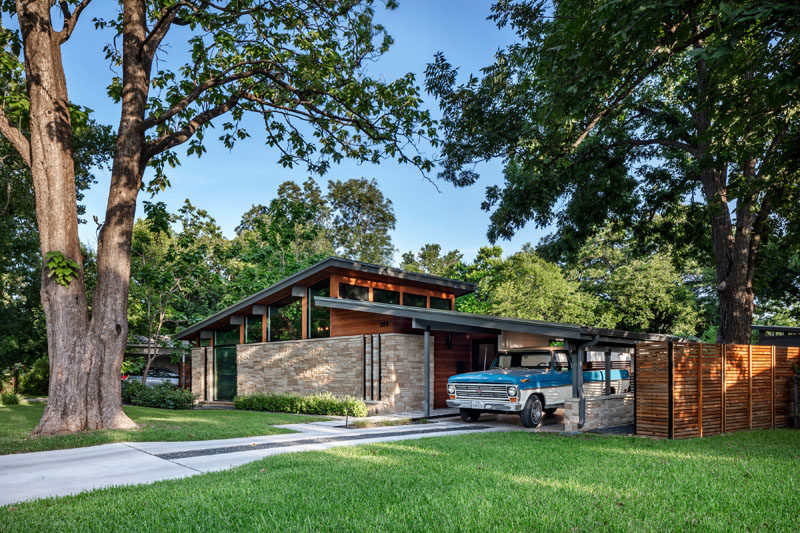 This Mid-Century Modern House In Austin, Texas Received A Contemporary Update