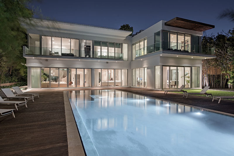 Kobi Karp Architecture & Interior Design has recently completed a Miami Beach waterfront estate, that's situated at the water’s edge on La Gorce Island. #ModernHouse #Architecture #SwimmingPool