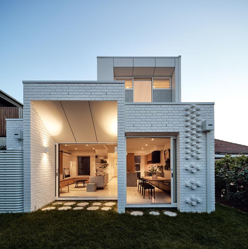 Architecture firm Atelier Red + Black, together with builder Kleev Homes, have recently completed a modern white brick extension for a house in Northcote, a suburb of Melbourne, Australia. #WhiteBrick #ModernHouse #HouseExtension