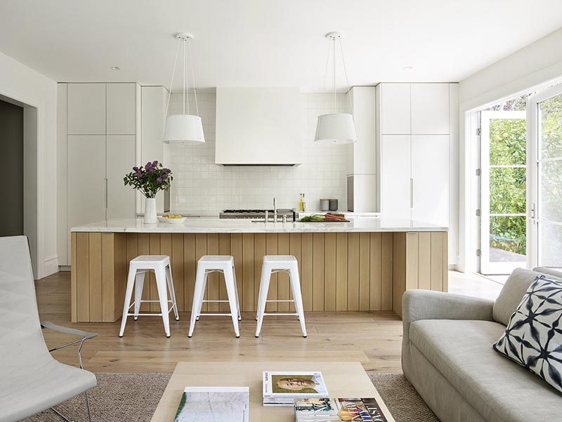 Feldman Architecture together with Lisa Lougee Interiors has completed a new and modern kitchen inspired by Scandinavian design. #ModernKitchen #WhiteAndWoodKitchen #ScandinavianKitchen