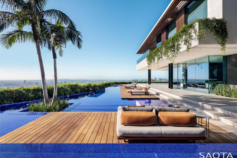 SAOTA Completes A New Home With An Infinity Edge Swimming Pool That Overlooks The LA Skyline