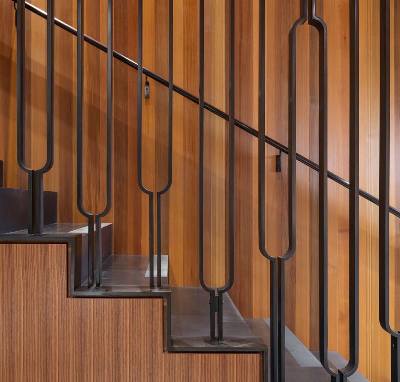 This modern black steel balustrade has a u-shaped design, adding an artistic touch to the home. #Stairs #StairDesign #SteelStairs #Handrail #SteelHandrail