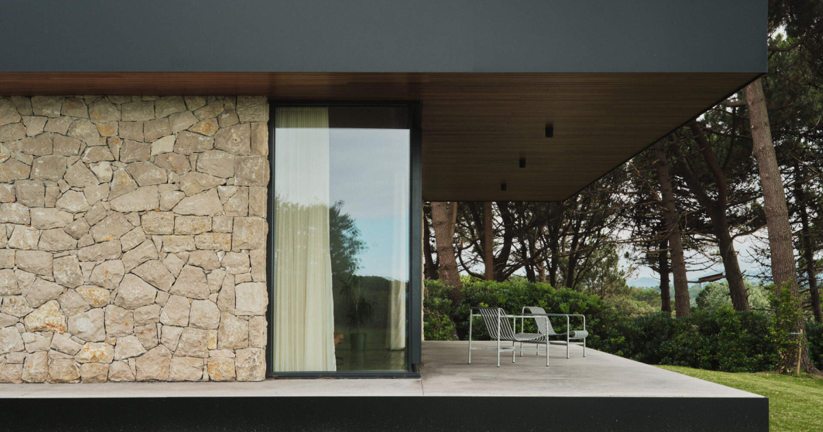 A Seaside Home Where Limestone, Wood, and Glass Unite