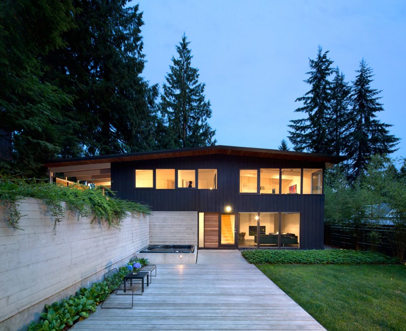 This 1950s post and beam house in Vancouver gets a This 1950s post and beam house in Vancouver gets a