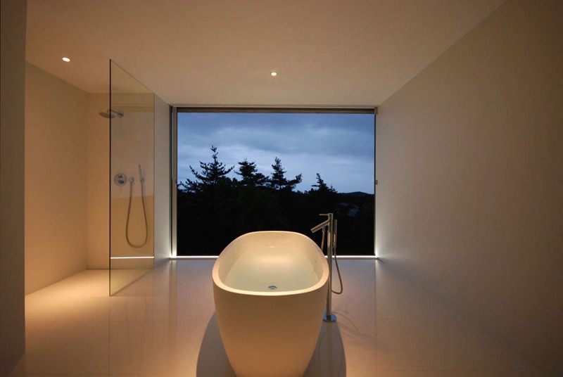 minimalist-white-bathroom_220215_03