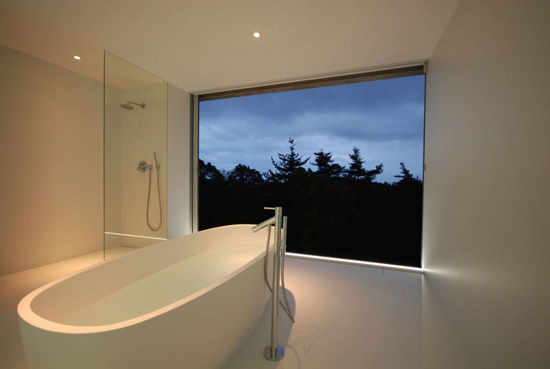 minimalist-white-bathroom_220215_04