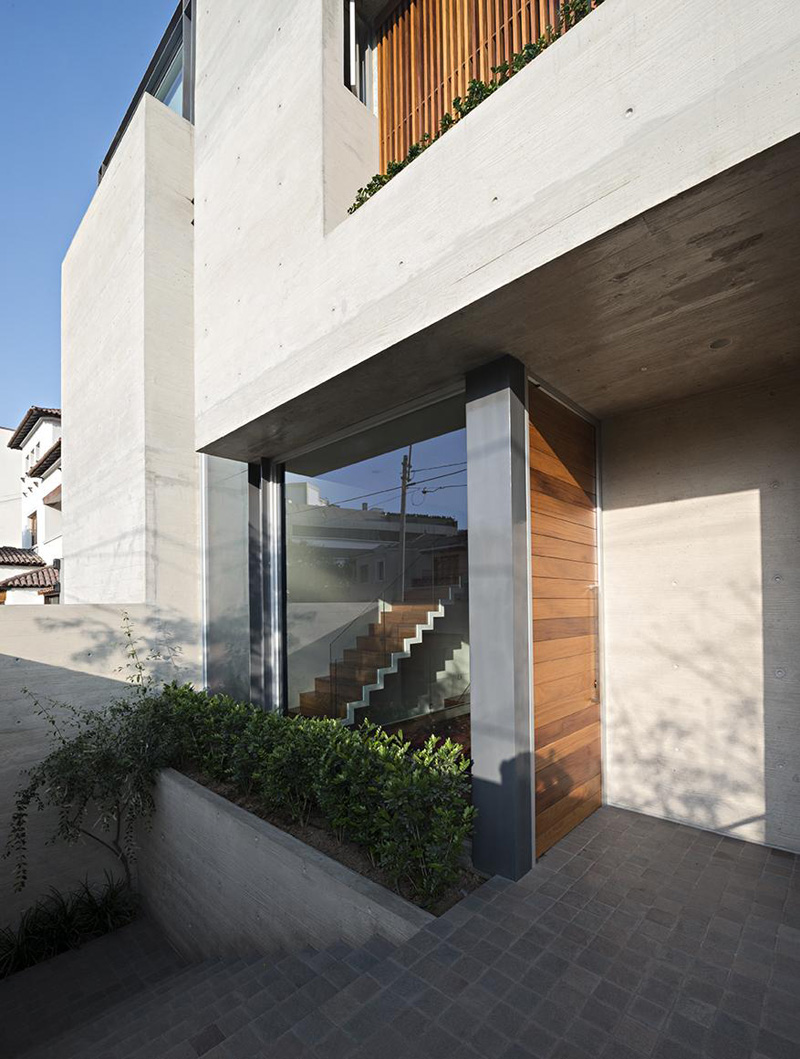 House V by Jaime Ortiz de Zevallos Architecture