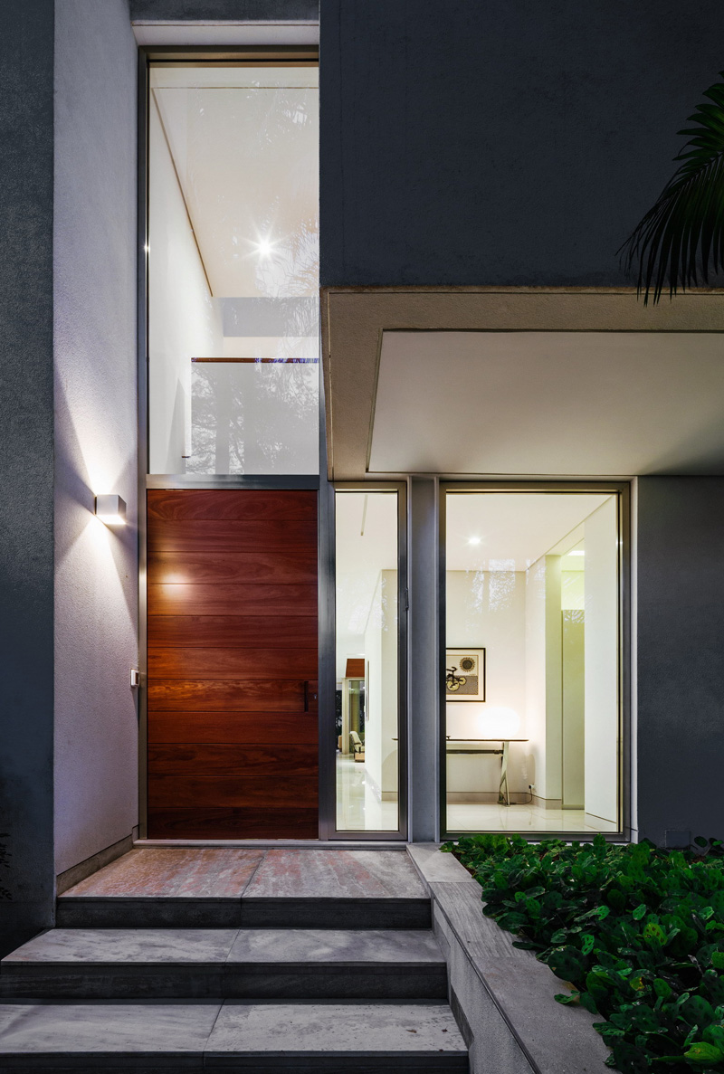 MG Residence by Reinach Mendonça Arquitetos