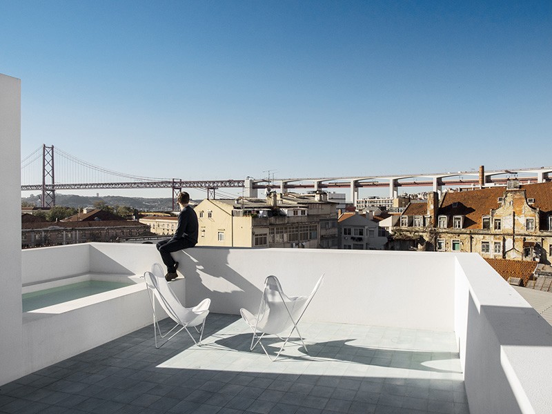 rooftop_bathtub_030315_02