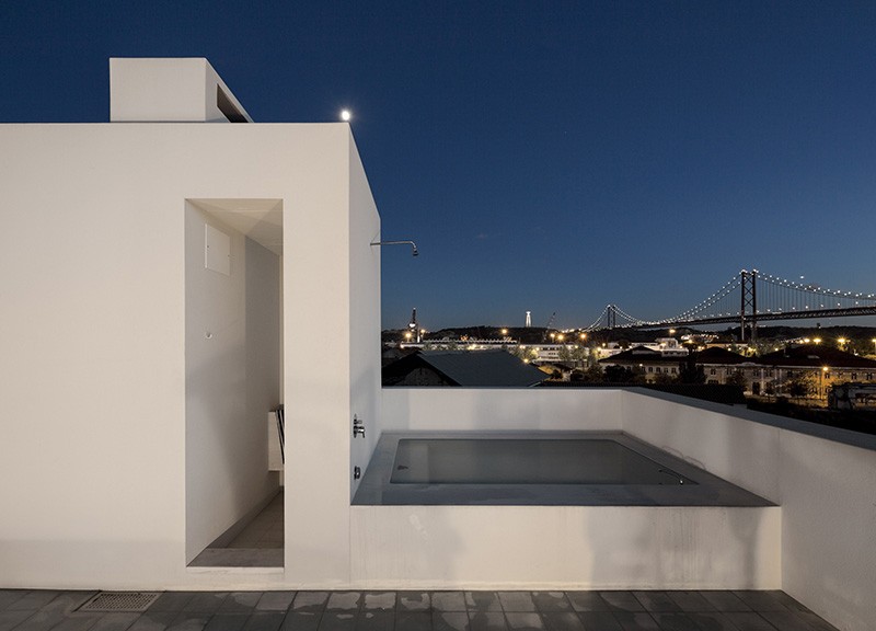 rooftop_bathtub_030315_03