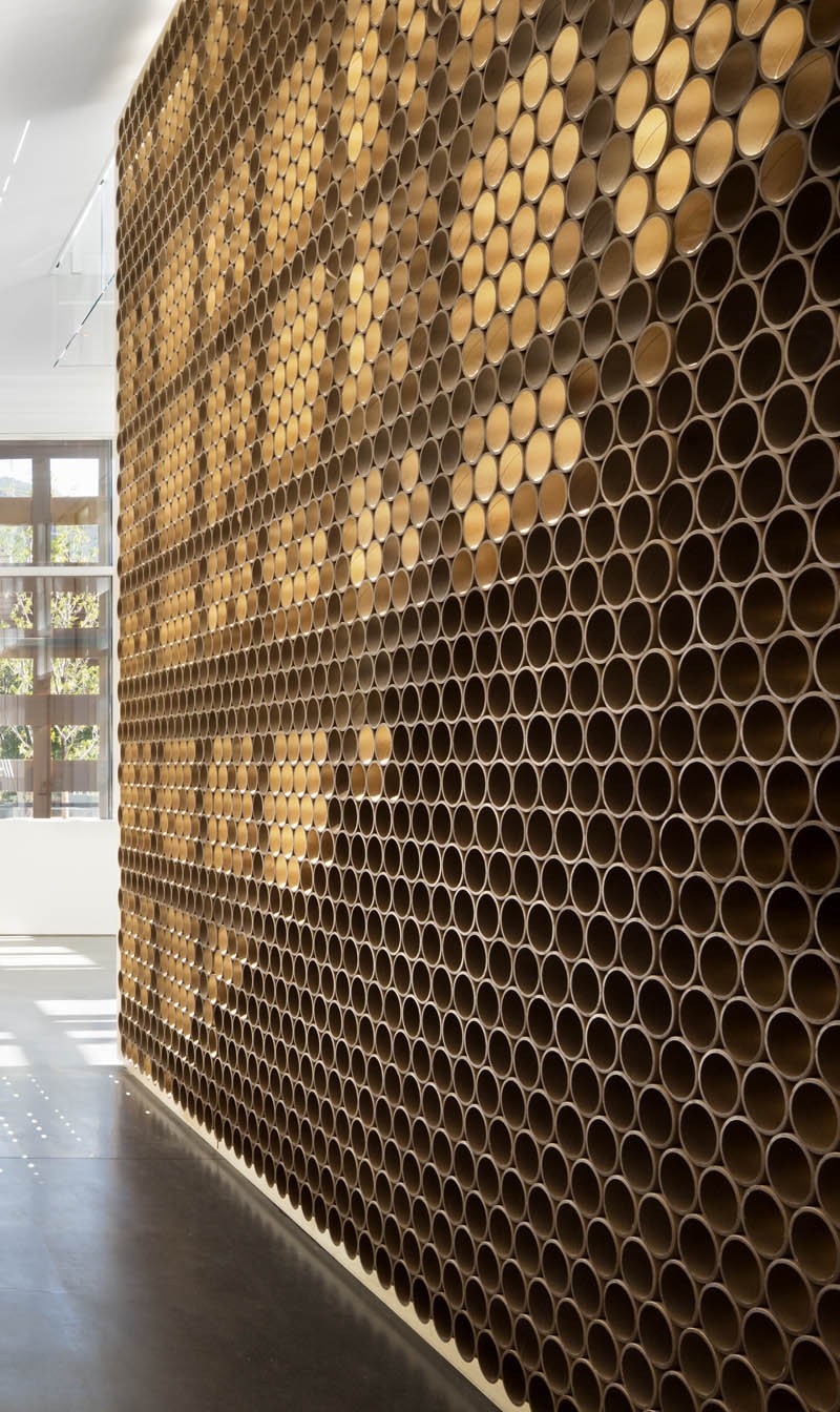 Wall made of mailing tubes