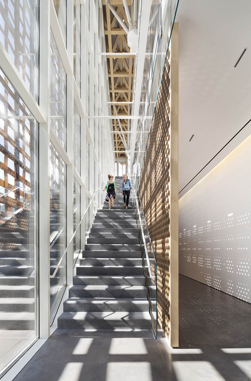 Wall made of mailing tubes