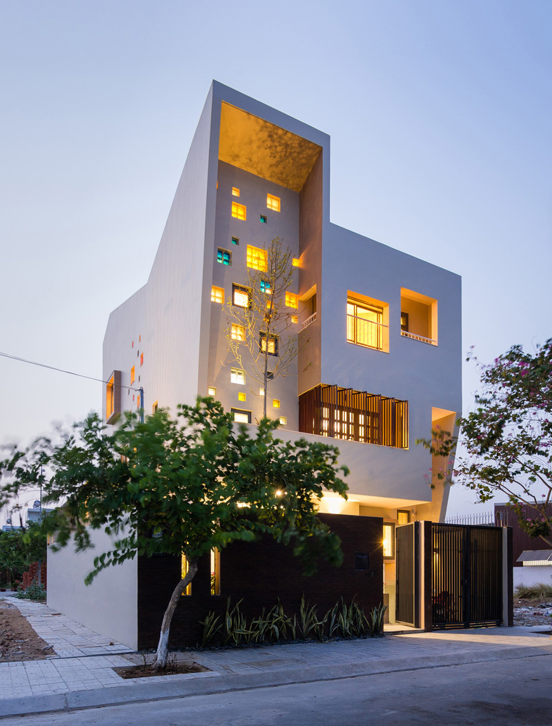 2H House by Truong An Architecture and 23°5 Studio 