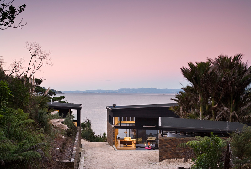 Waikopua Residence by Daniel Marshall Architects