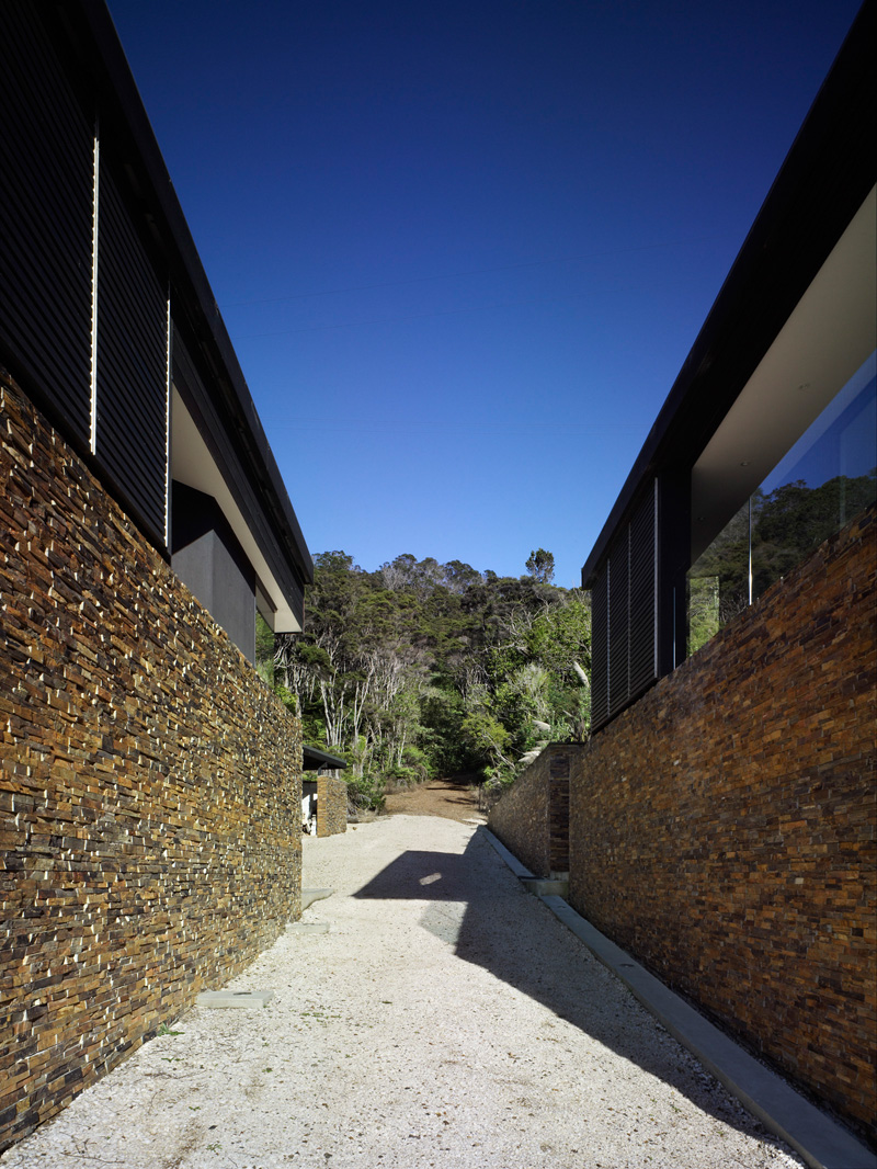 Waikopua Residence by Daniel Marshall Architects