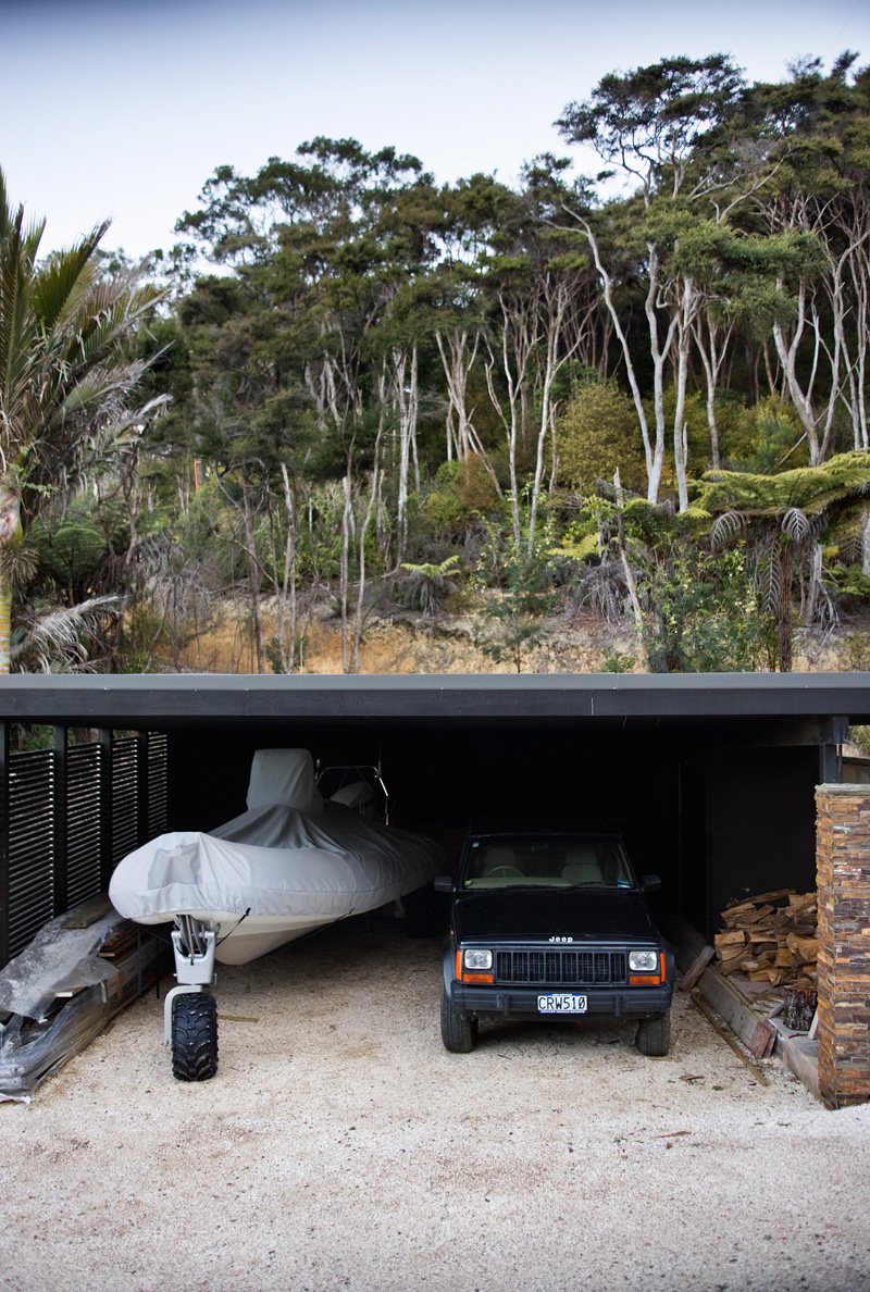 Waikopua Residence by Daniel Marshall Architects