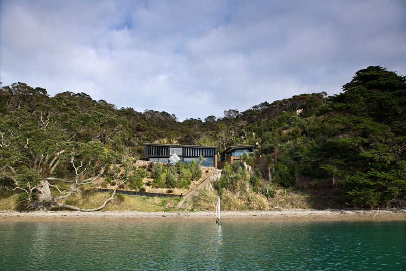 Waikopua Residence by Daniel Marshall Architects