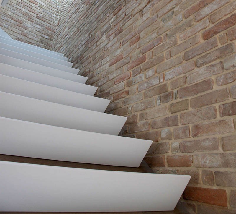 Wedge shaped stairs