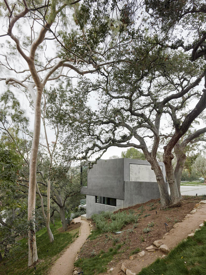 Oak Pass Main House By Walker Workshop