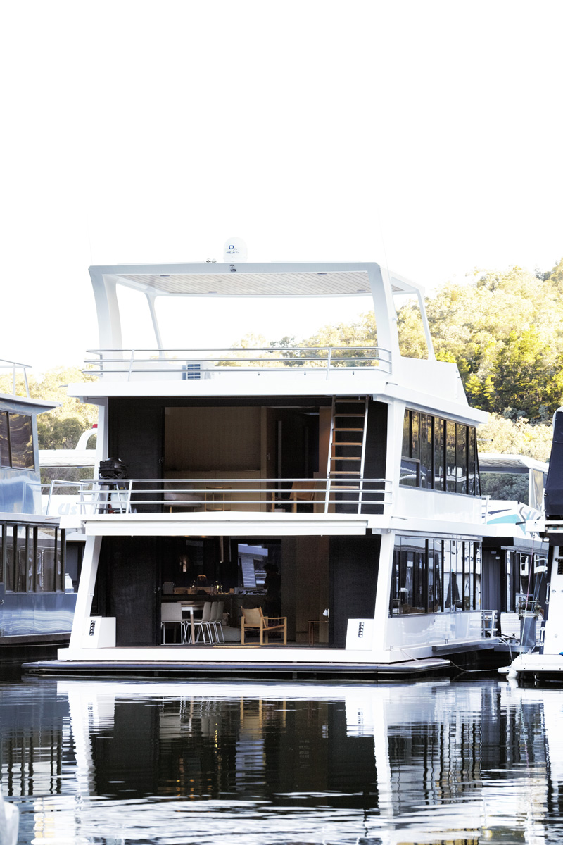 Lake Eildon Houseboat By Pipkorn & Kilpatrick